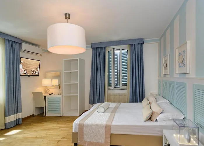 Raffaelli Villino Limoni فورتي دي مارمي