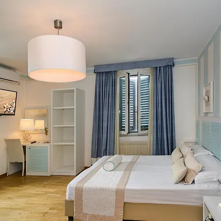 Raffaelli Villino Limoni フォルテ・デイ・マルミ