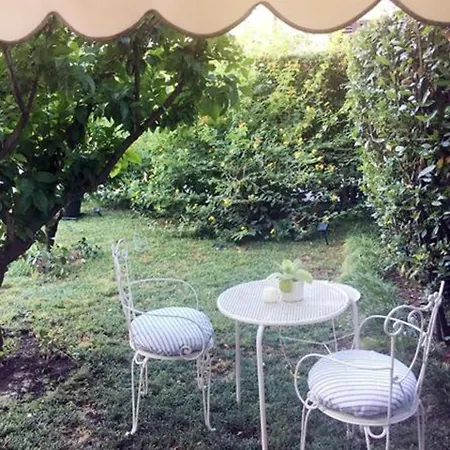 Nocleg ze śniadaniem Raffaelli Villino Limoni Forte dei Marmi