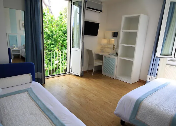 Raffaelli Villino Limoni Bed & Breakfast 3*